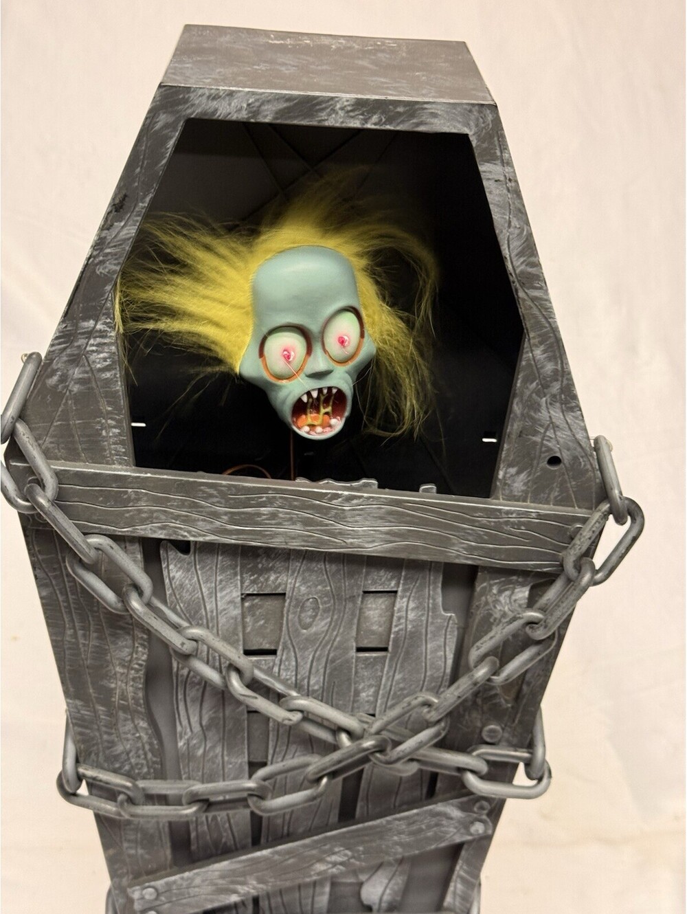 Gemmy Animated 18" Cursed Coffin Zombie Screamer Halloween Prop Works!